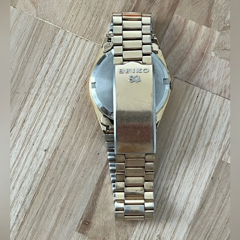 Seiko SQ Vintage Men’s Watch Silvery White Dial Gold-Tone Bracelet Date Window